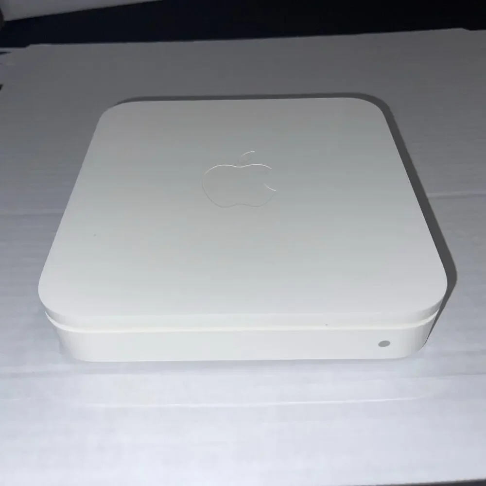 Apple AirPort Extreme Base Station A1408 802.11n‎ WiFi Router - W/ Power Cord